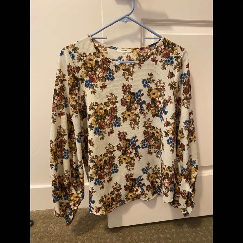 Pleion Floral Flowy Blouse